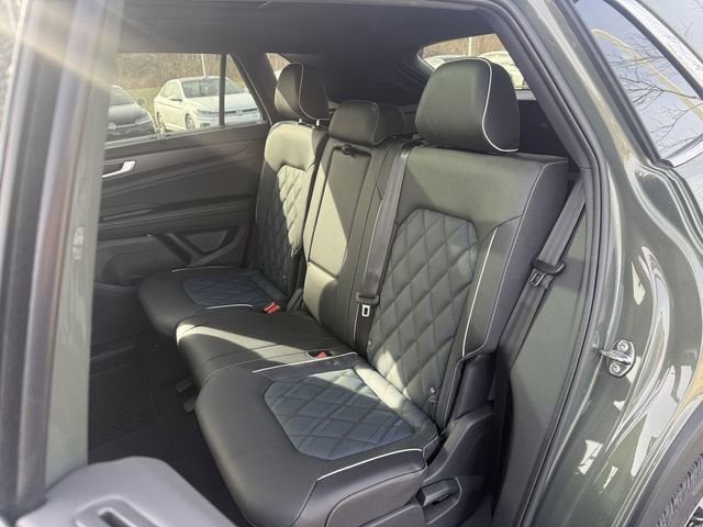 2026 Volkswagen Atlas Cross Sport 2.0T SEL Premium R-Line