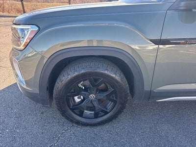 2024 Volkswagen Atlas 2.0T Peak Edition SEL