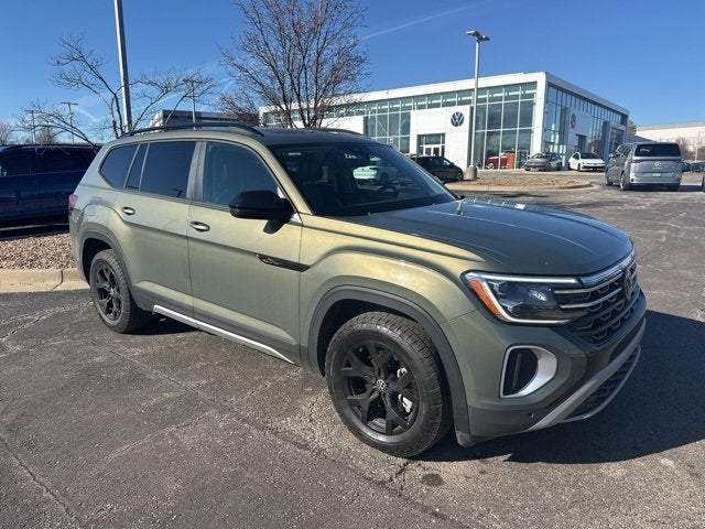 2024 Volkswagen Atlas 2.0T Peak Edition SEL