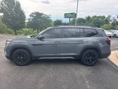 2024 Volkswagen Atlas 2.0T Peak Edition SEL