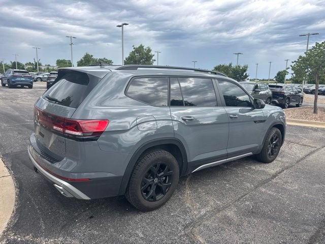 2024 Volkswagen Atlas 2.0T Peak Edition SEL