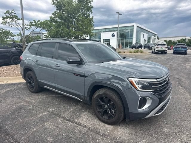 2024 Volkswagen Atlas 2.0T Peak Edition SEL