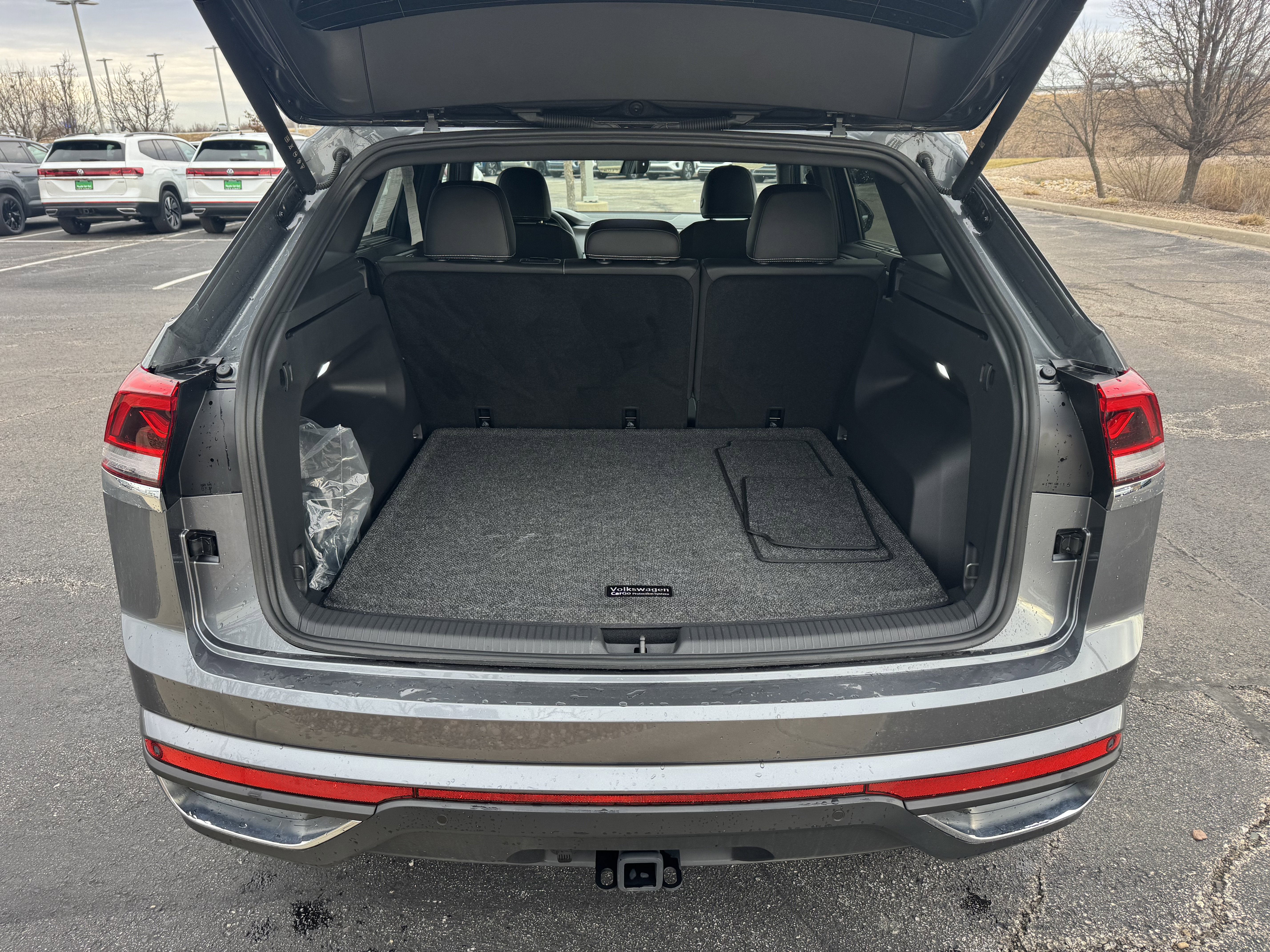 2025 Volkswagen Atlas Cross Sport 2.0T SE w/Technology