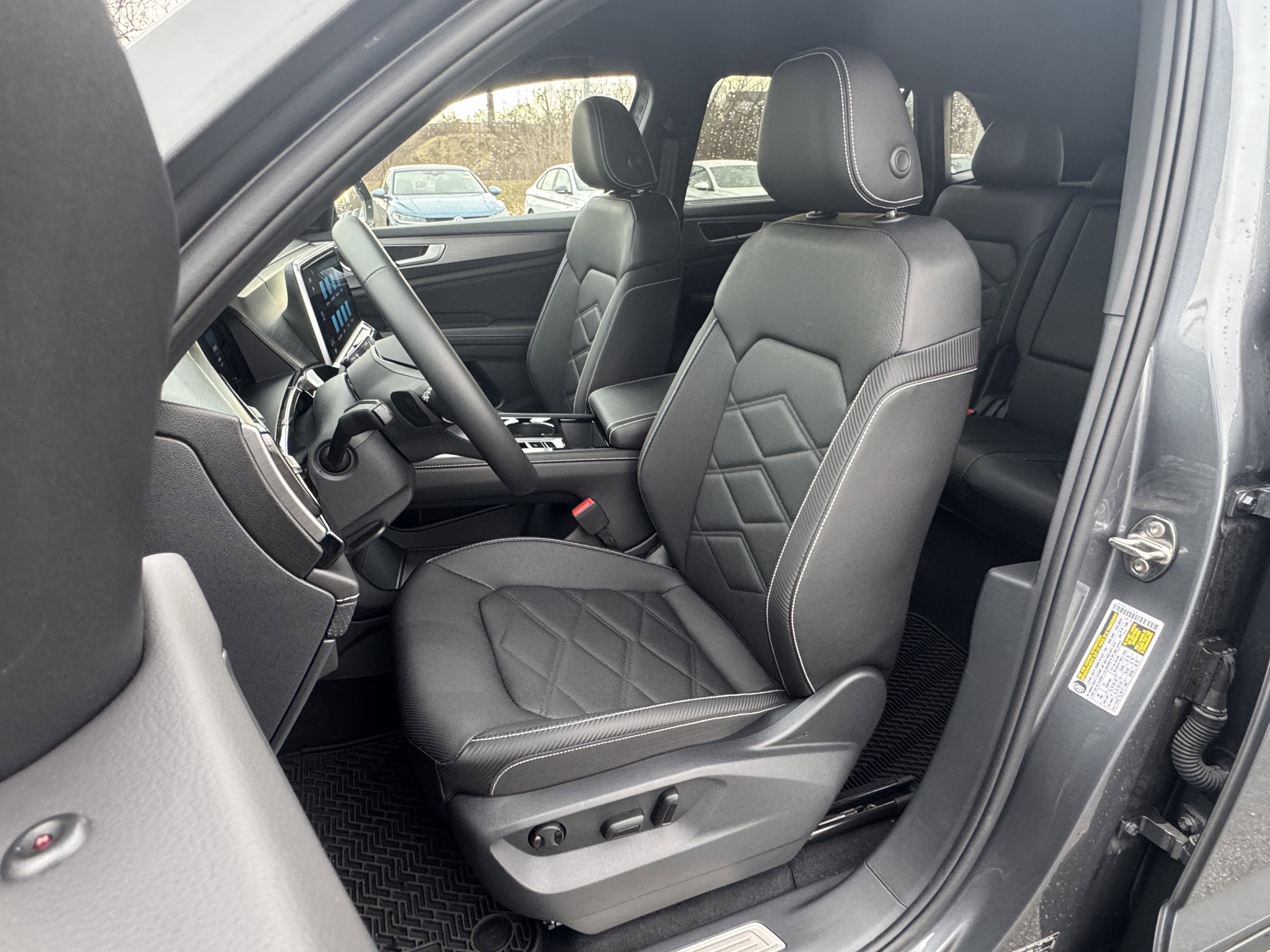 2025 Volkswagen Atlas Cross Sport 2.0T SE w/Technology