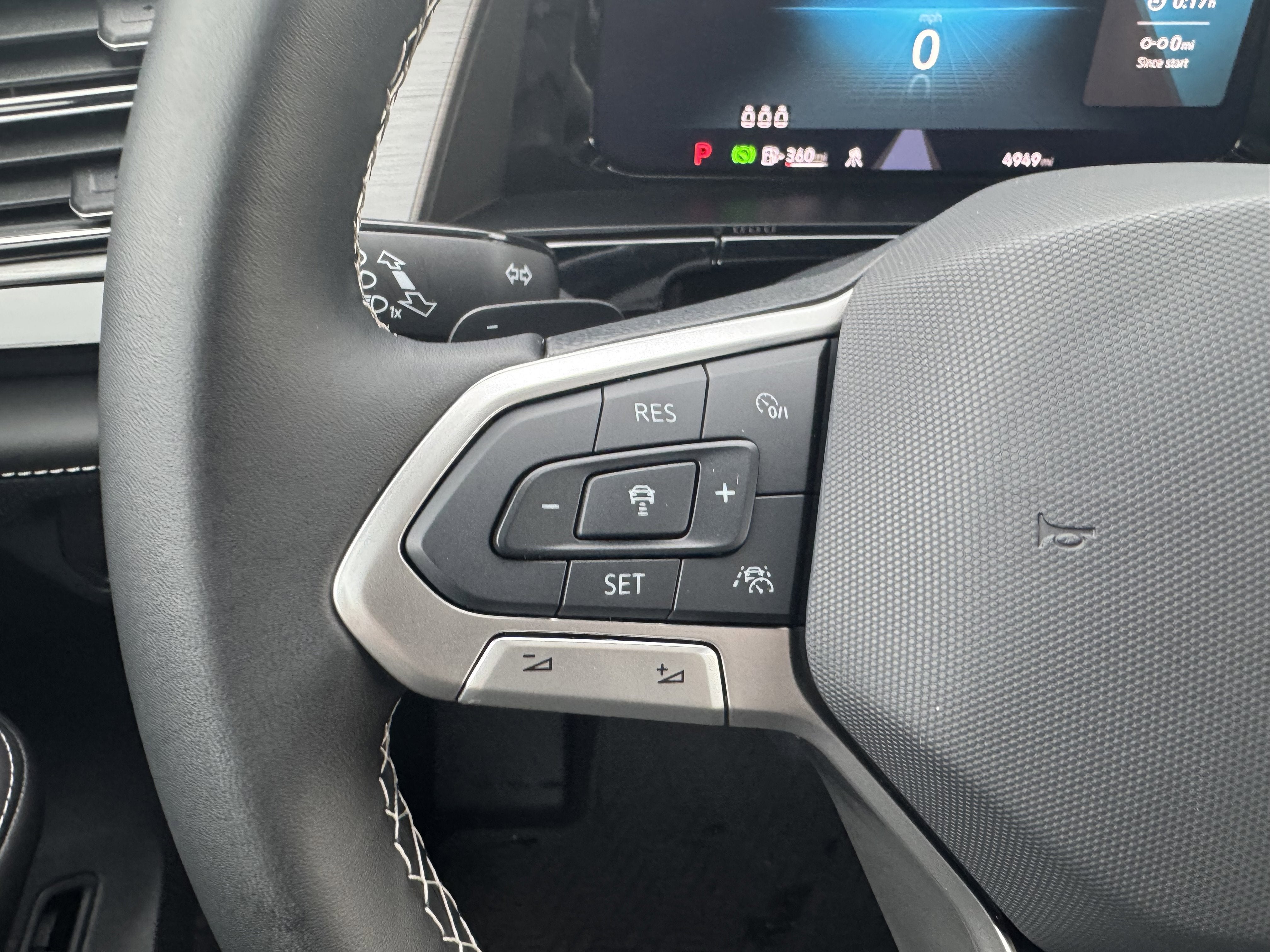 2025 Volkswagen Atlas Cross Sport 2.0T SE w/Technology