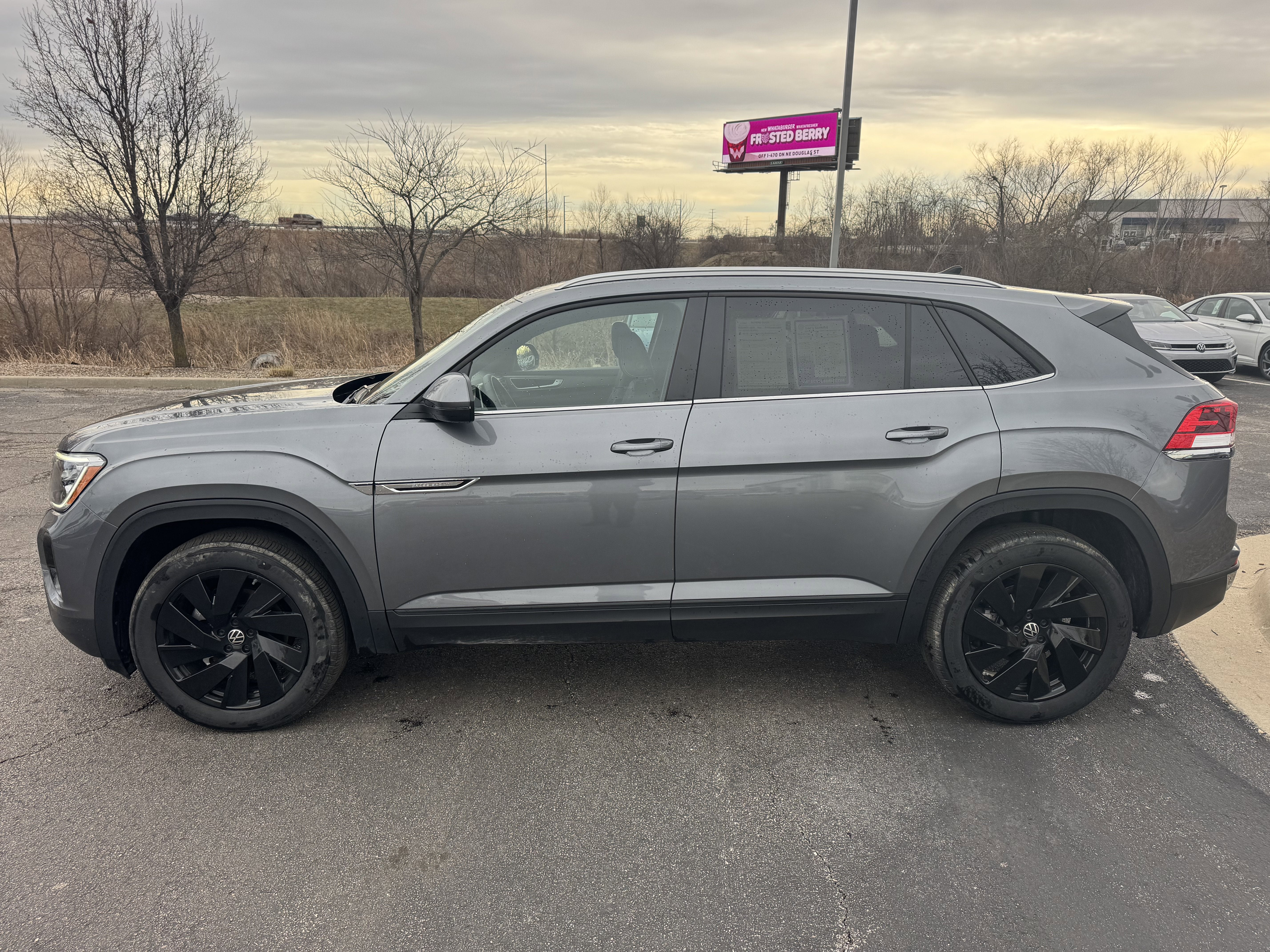 2025 Volkswagen Atlas Cross Sport 2.0T SE w/Technology