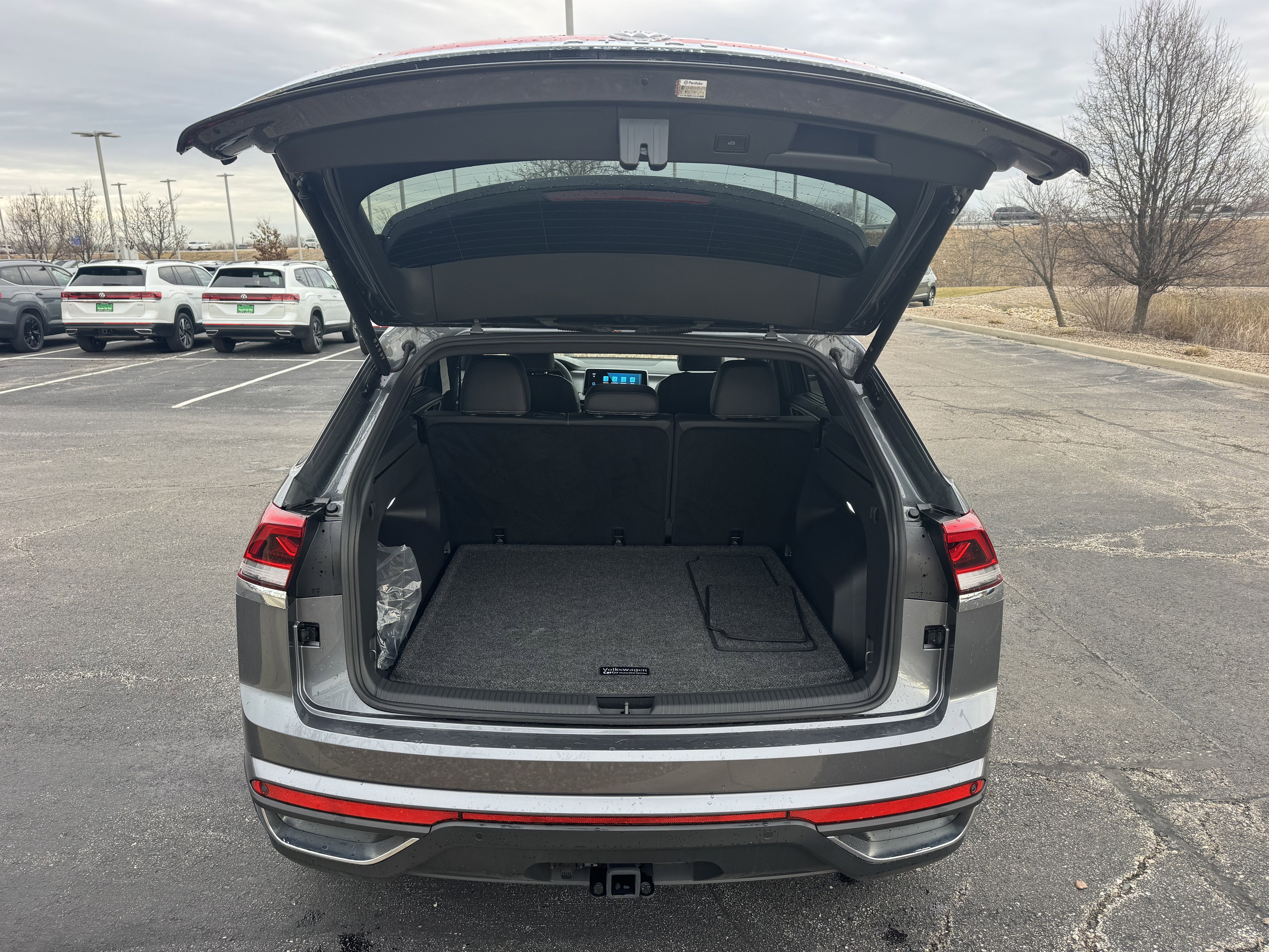 2025 Volkswagen Atlas Cross Sport 2.0T SE w/Technology