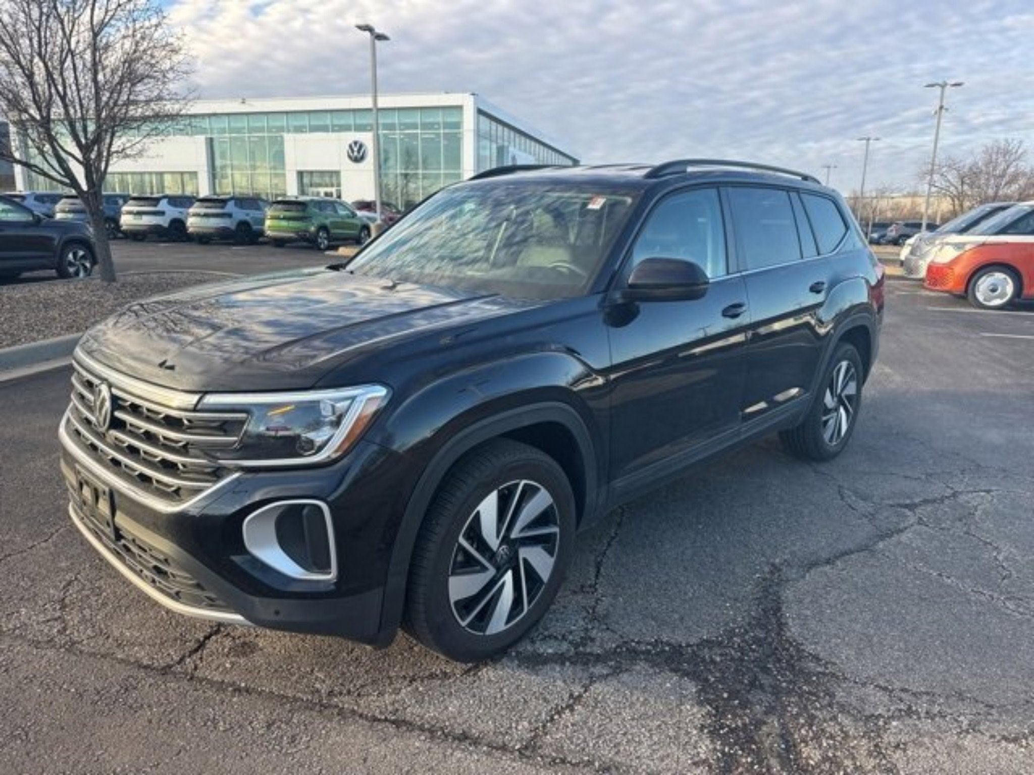 2025 Volkswagen Atlas SE w/Tech