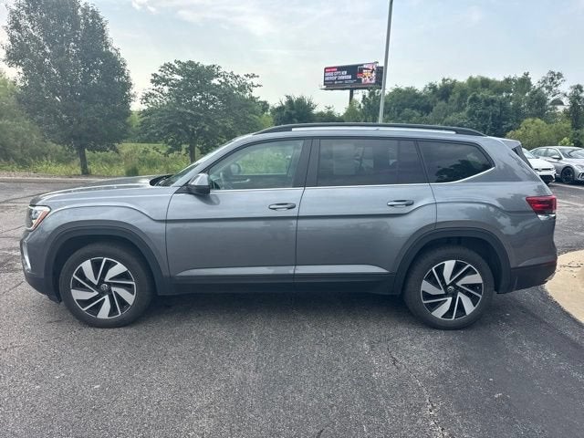 Used 2024 Volkswagen Atlas SE w/Tech with VIN 1V2HR2CA5RC561121 for sale in Kansas City