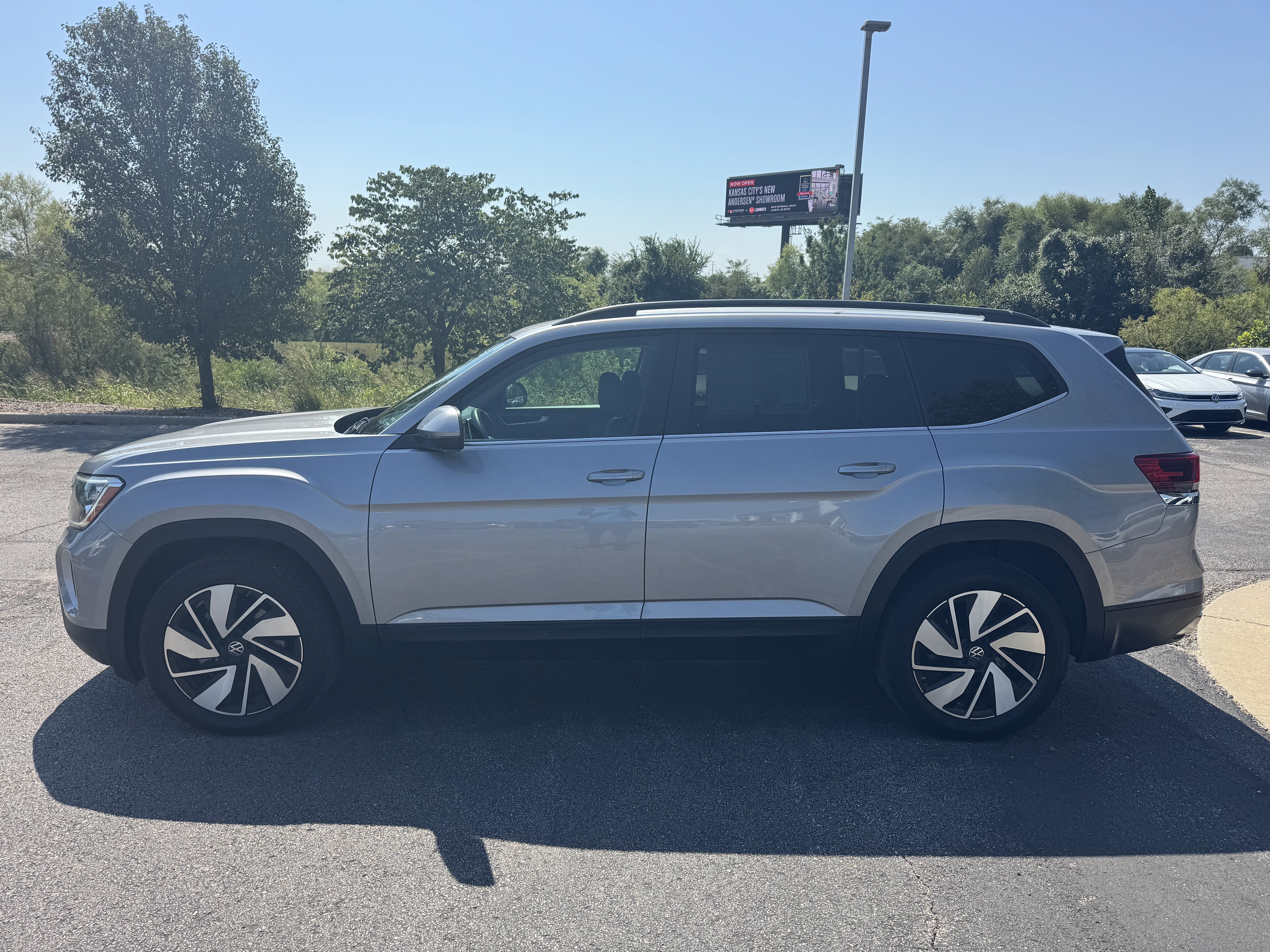 2024 Volkswagen Atlas 2.0T SE w/Technology