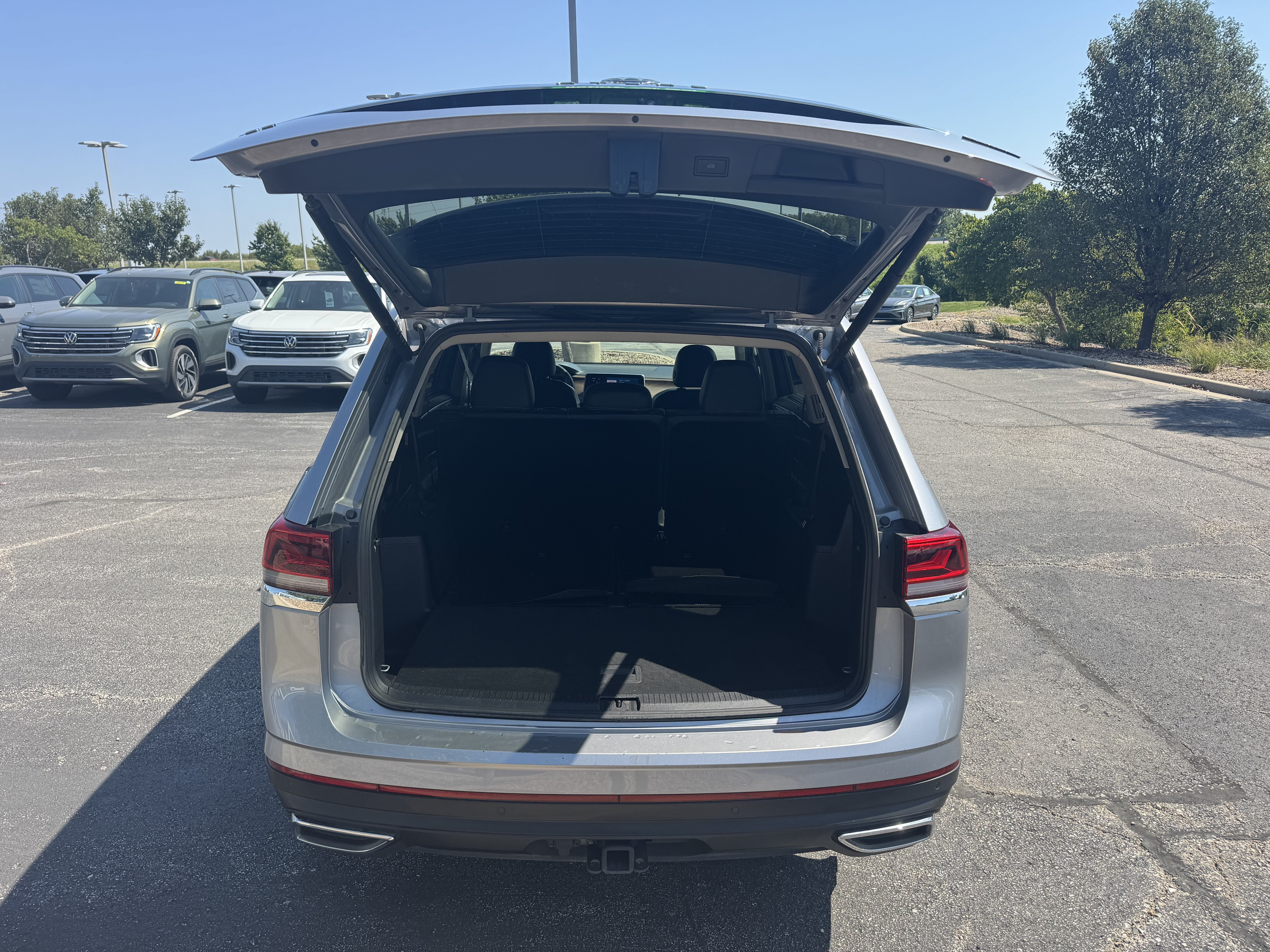 2024 Volkswagen Atlas 2.0T SE w/Technology