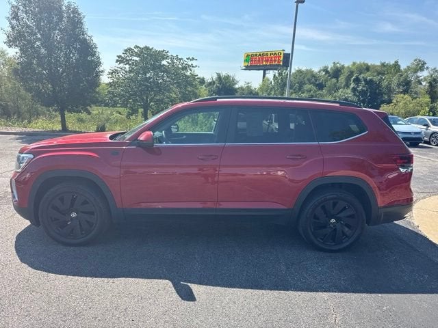Used 2024 Volkswagen Atlas SE w/Tech with VIN 1V2JR2CAXRC525345 for sale in Kansas City