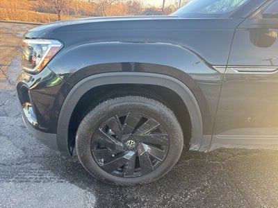 2025 Volkswagen Atlas Cross Sport 2.0T SE w/Technology