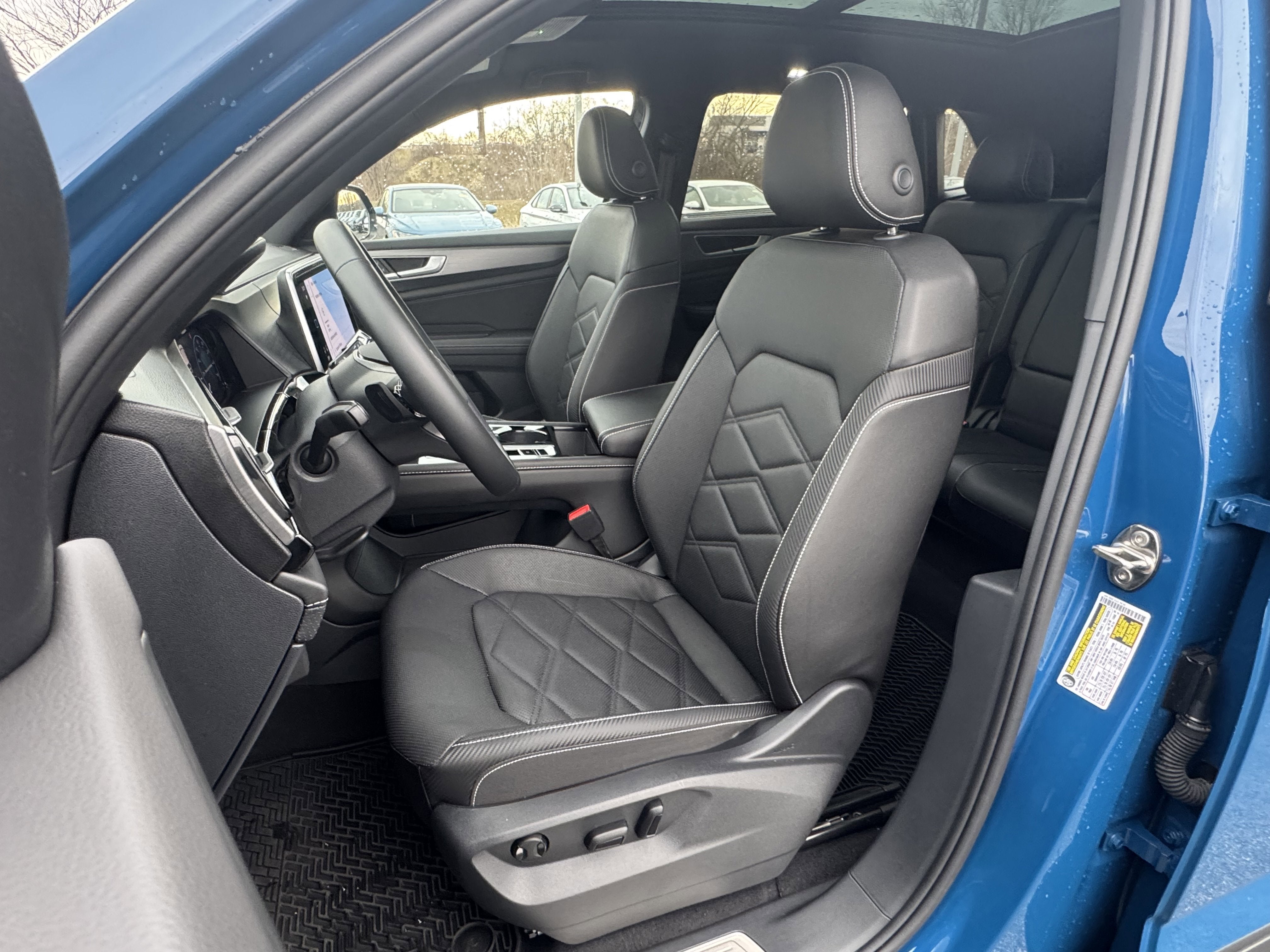 2025 Volkswagen Atlas Cross Sport 2.0T SE w/Technology