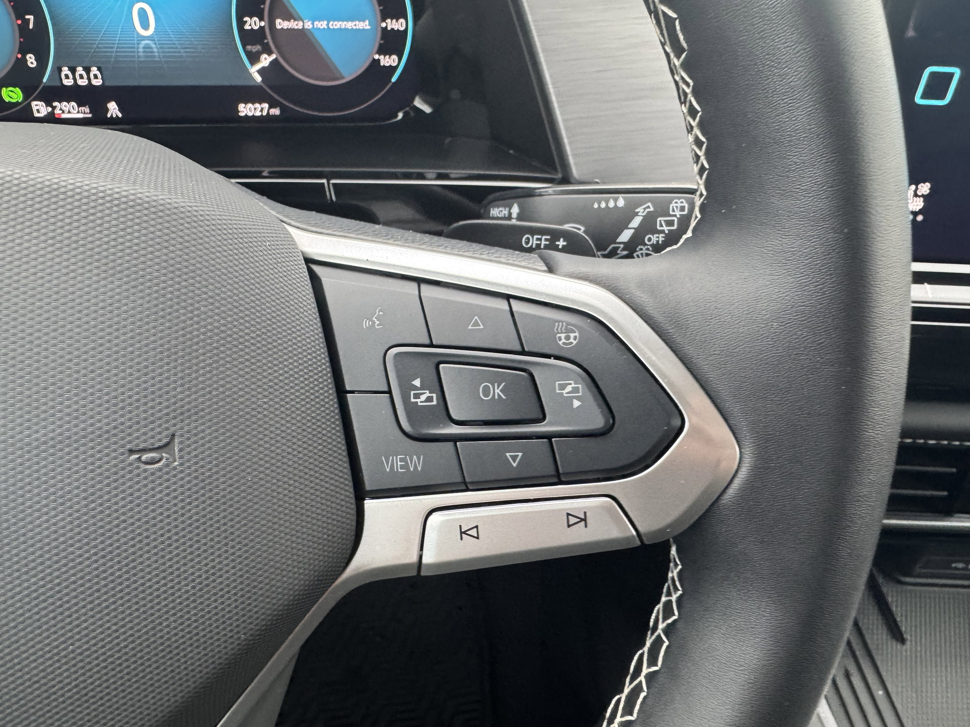 2025 Volkswagen Atlas Cross Sport 2.0T SE w/Technology