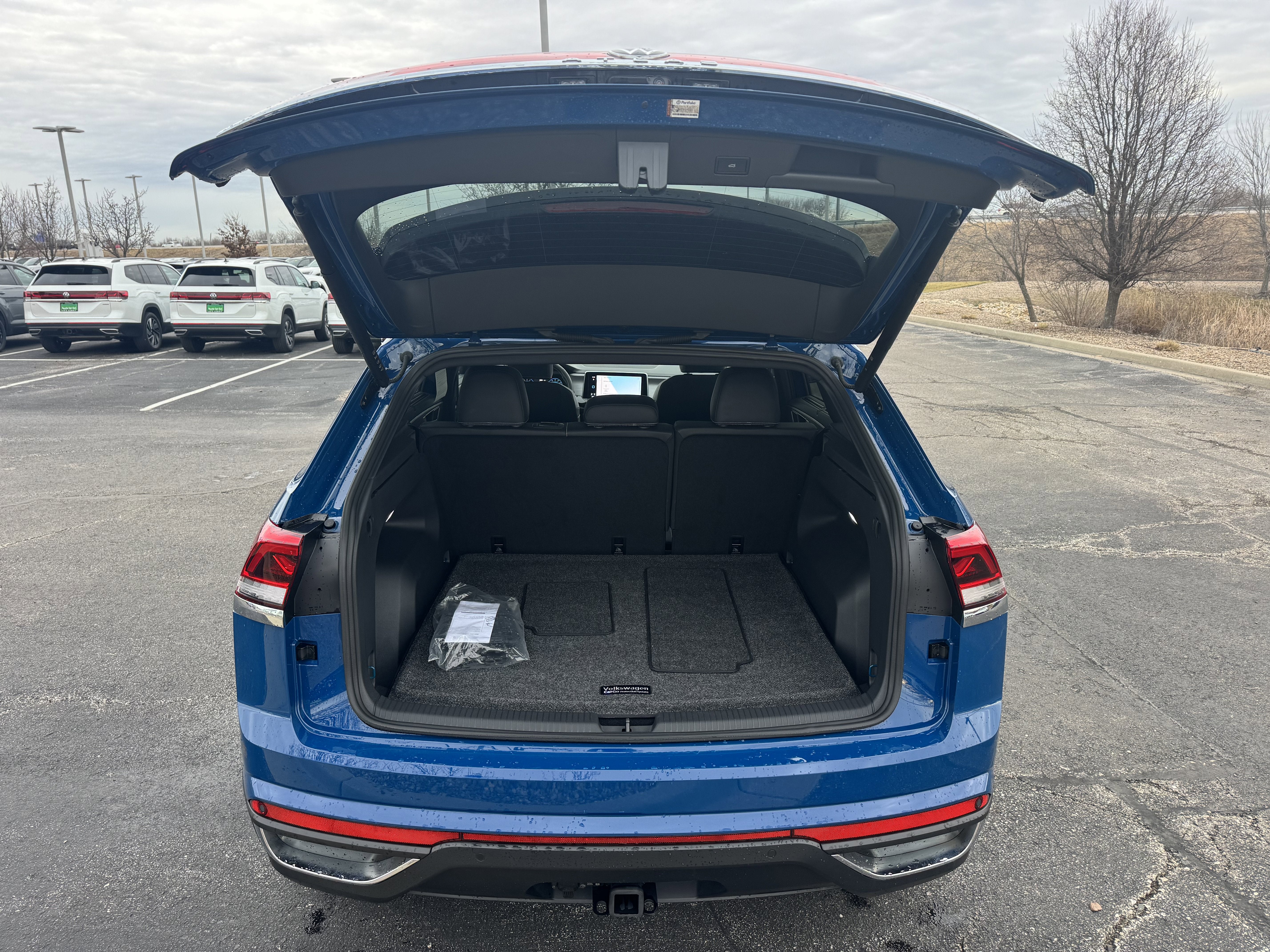 2025 Volkswagen Atlas Cross Sport 2.0T SE w/Technology