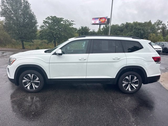Used 2025 Volkswagen Atlas SE with VIN 1V2LR2CA9SC577144 for sale in Kansas City