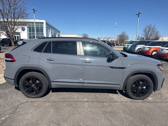 2023 Volkswagen Atlas Cross Sport 2.0T SEL R-Line Black