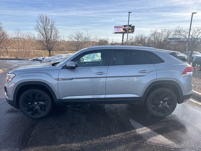 Certified 2025 Volkswagen Atlas Cross Sport SE w/Tech with VIN 1V2WE2CA2SC218467 for sale in Kansas City