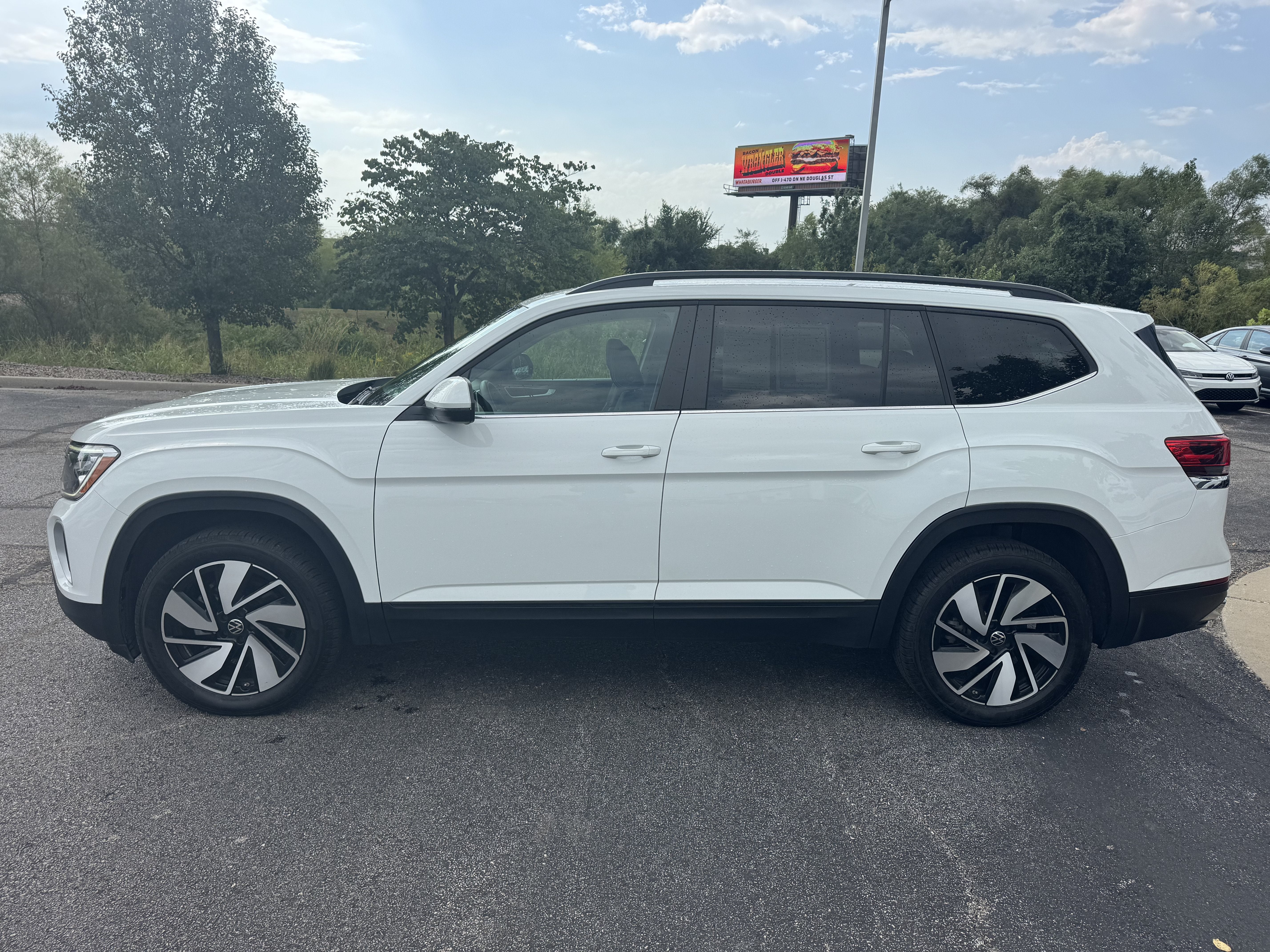 Used 2025 Volkswagen Atlas SE w/Tech with VIN 1V2WR2CA3SC500735 for sale in Kansas City