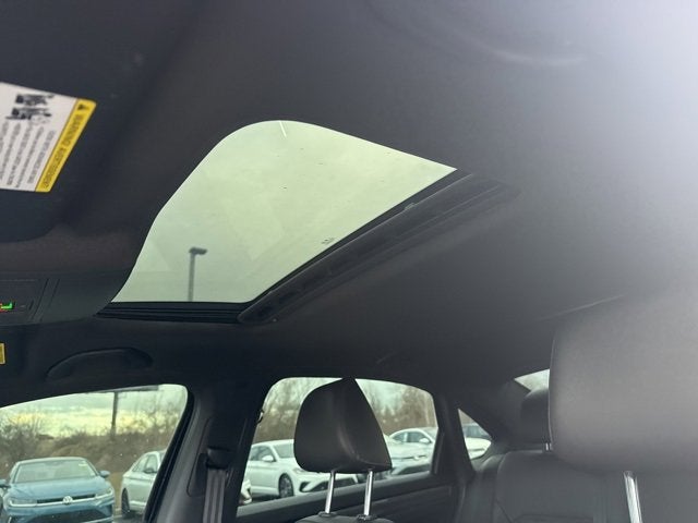 2022 Volkswagen Passat 2.0T R-Line