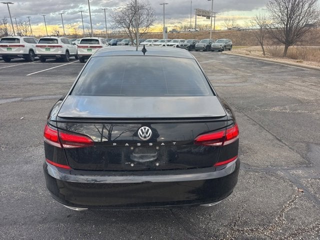 2022 Volkswagen Passat 2.0T R-Line