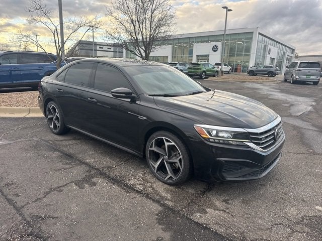 2022 Volkswagen Passat 2.0T R-Line