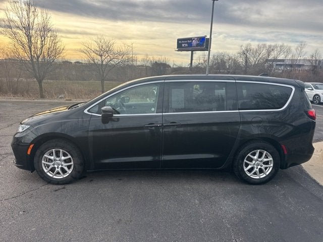 Used 2023 Chrysler Pacifica Touring L with VIN 2C4RC1BG1PR551889 for sale in Kansas City