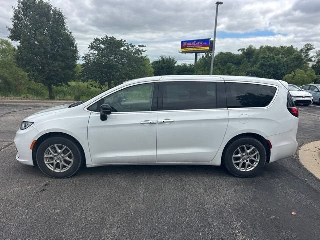Used 2024 Chrysler Pacifica Touring L with VIN 2C4RC1BG2RR149821 for sale in Kansas City