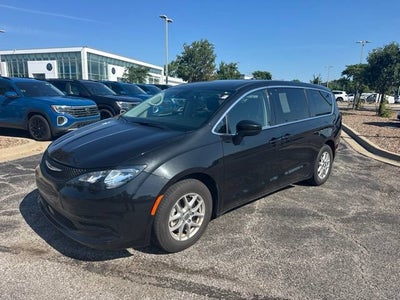 2023 Chrysler Voyager LX