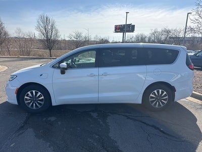 2023 Chrysler Pacifica Hybrid Touring L