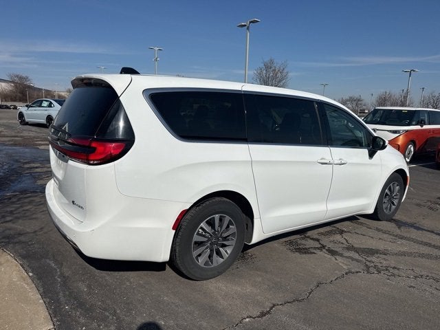 2023 Chrysler Pacifica Hybrid Touring L