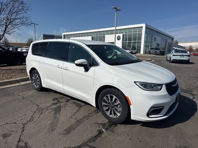 2023 Chrysler Pacifica Hybrid Touring L