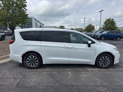 2023 Chrysler Pacifica Hybrid Touring L