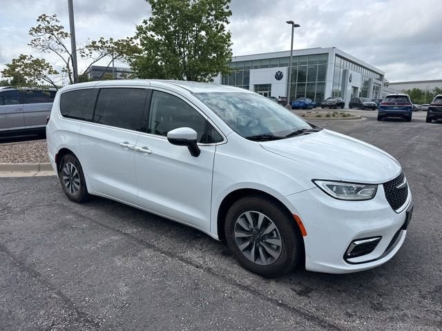 2023 Chrysler Pacifica Hybrid Touring L