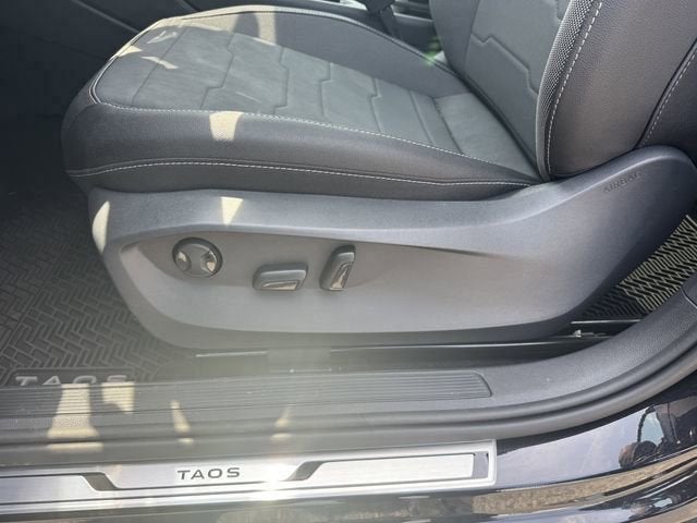 2026 Volkswagen Taos SE Black