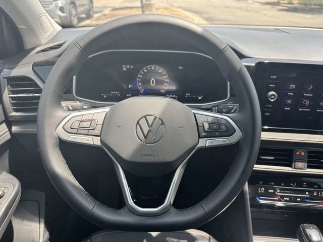 2026 Volkswagen Taos SE Black