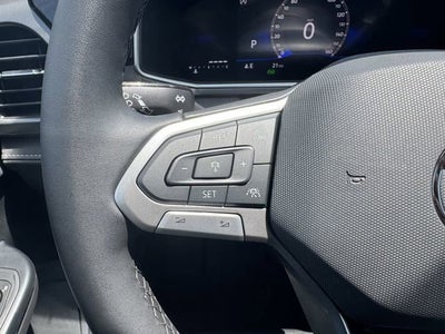 2026 Volkswagen Taos SE Black