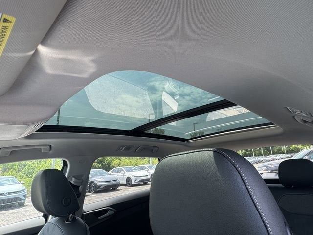 2026 Volkswagen Taos SE Black