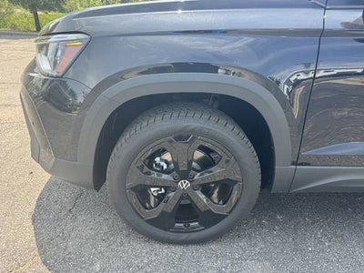2026 Volkswagen Taos SE Black