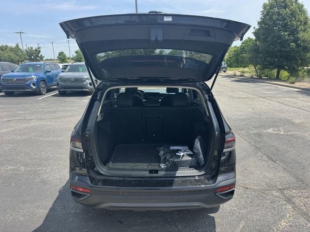 2026 Volkswagen Taos SE Black