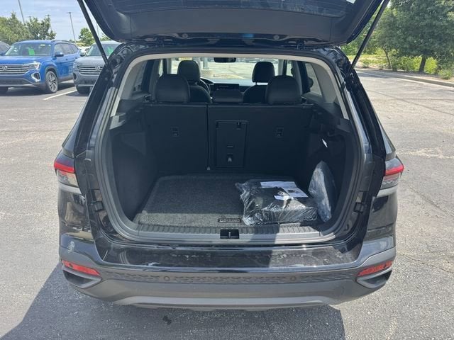 2026 Volkswagen Taos SE Black