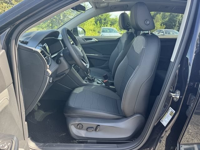 2026 Volkswagen Taos SE Black