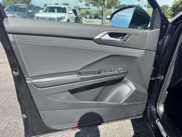 2026 Volkswagen Taos SE Black