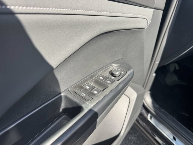 2026 Volkswagen Taos SE Black
