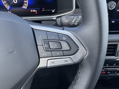 2026 Volkswagen Taos SE Black