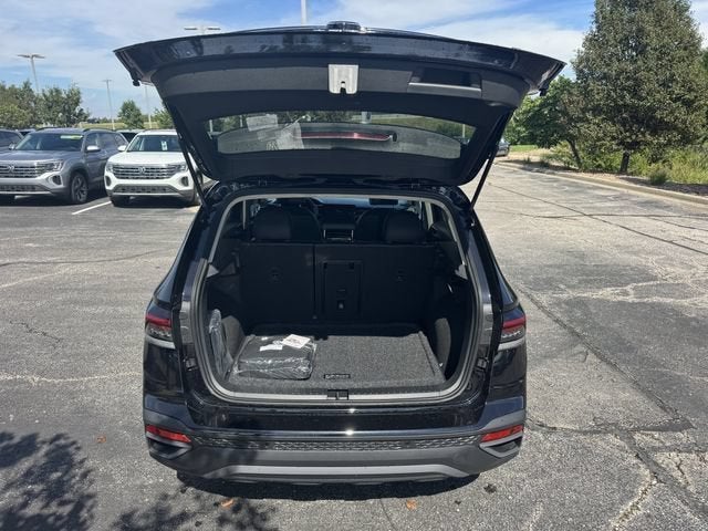 2026 Volkswagen Taos SE Black