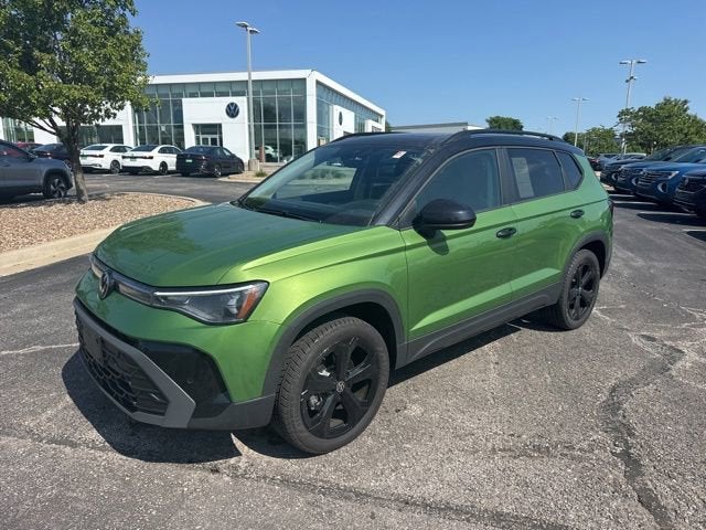 2025 Volkswagen Taos SE Black
