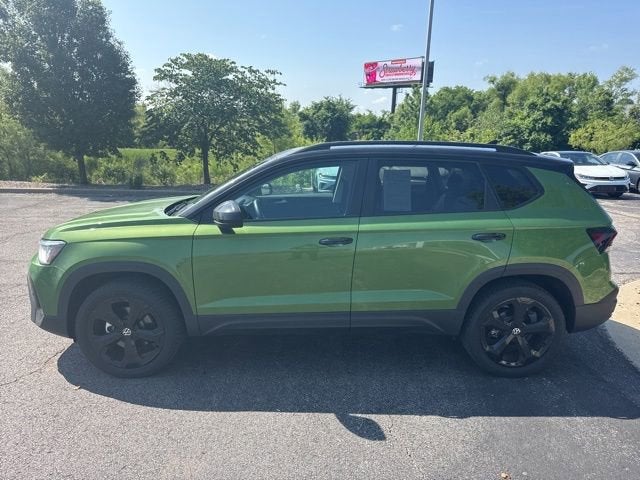 2025 Volkswagen Taos SE Black