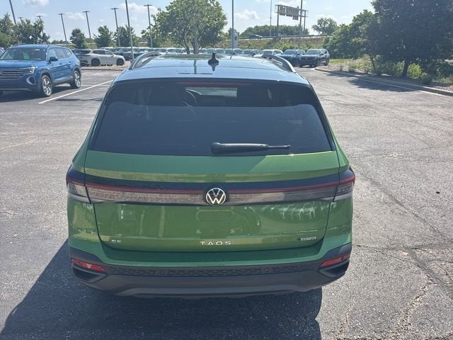 2025 Volkswagen Taos SE Black